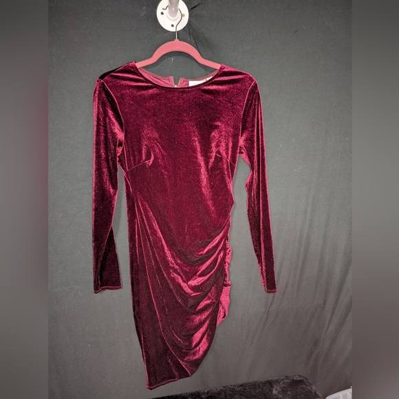 Premier Amour Velvet Ruched Dress – Size 8, Burgundy Long Sleeve - Picture 2 of 5